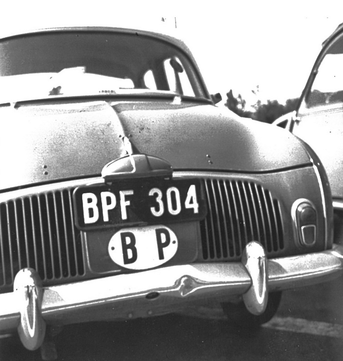 (BW_50s-74)(BP)-Lobatse_BPF_304_r_(BP_oval)_Ren-Dauphine-vbKS