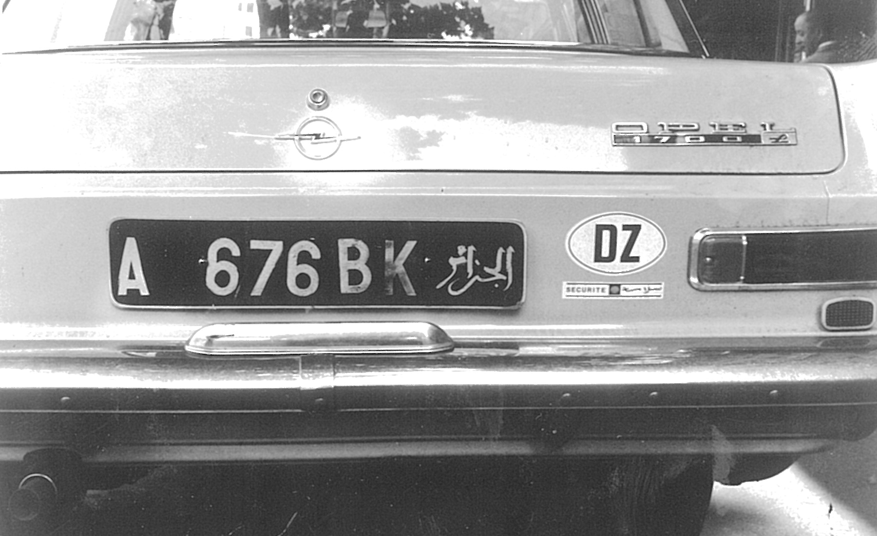 (DZ_63-76)-Algiers_A_676_BK_OpelRekord-vbKS