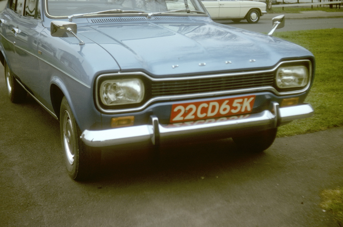 (EAK-cd_70~GB)_22_CD_65_K_(w-r)_f_FordEscort-TG