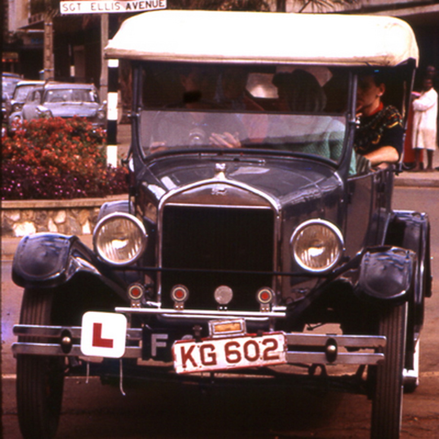 (EAK-dlr_50~)_KG_602_(w-r)_old_car-WayneVB