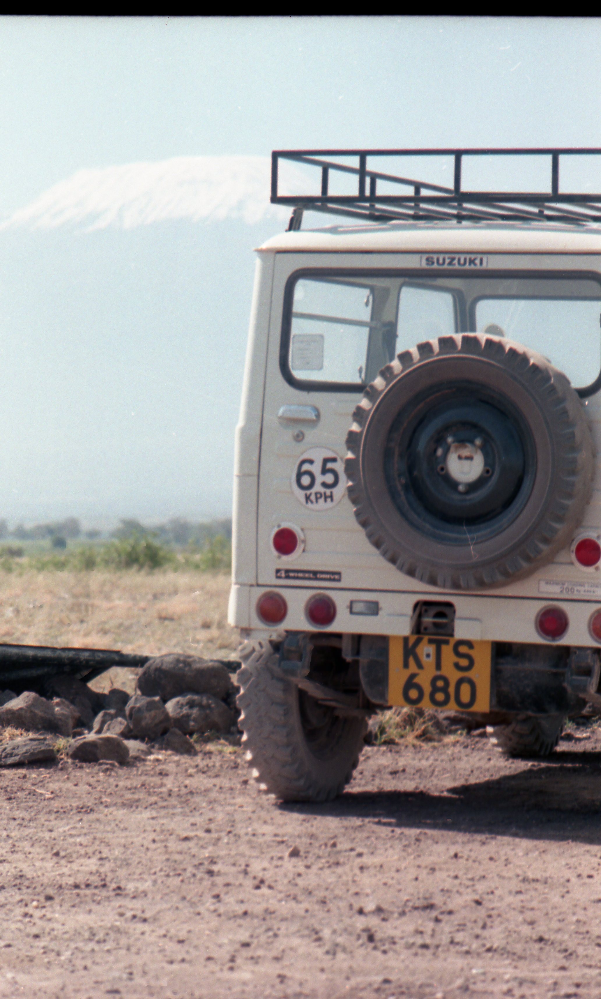 (EAK_75m-89)_KTS_680_(b-y)_Suzuki_4wd-BL