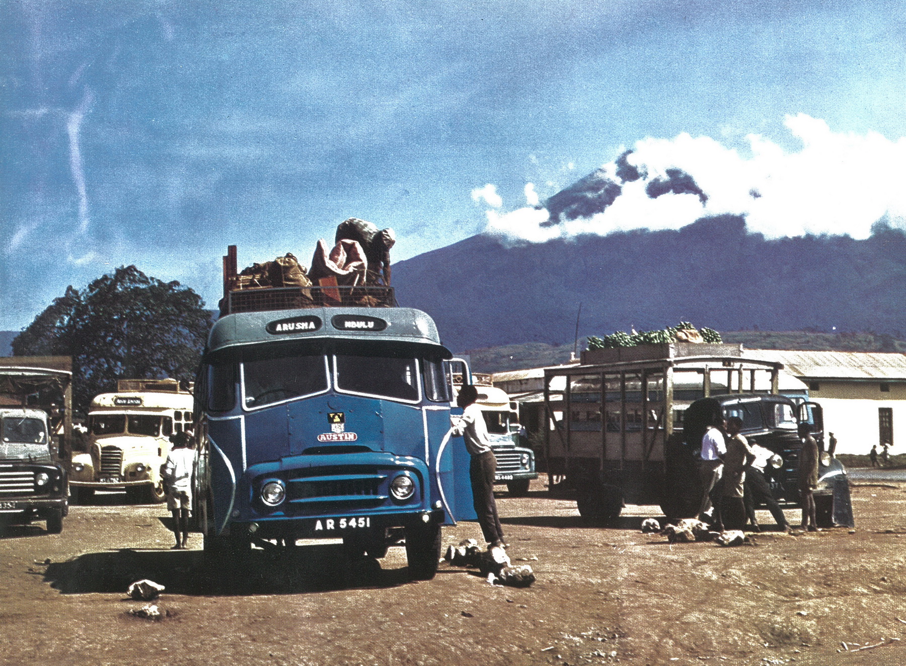 (EAT_33-60s,50s,56c)-Arusha_AR_5451_Austin_bus-vbKS