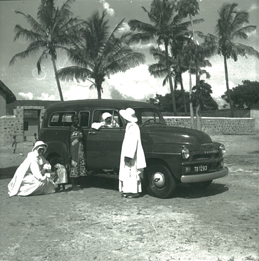 (EAT_33-65c)-Tabora_TB_1293_Chev_van-vbKS