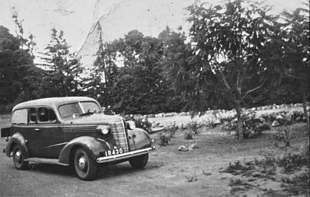 (EAT_33-65c,34c)-Iringa_IR_430_US_car-anon1950s