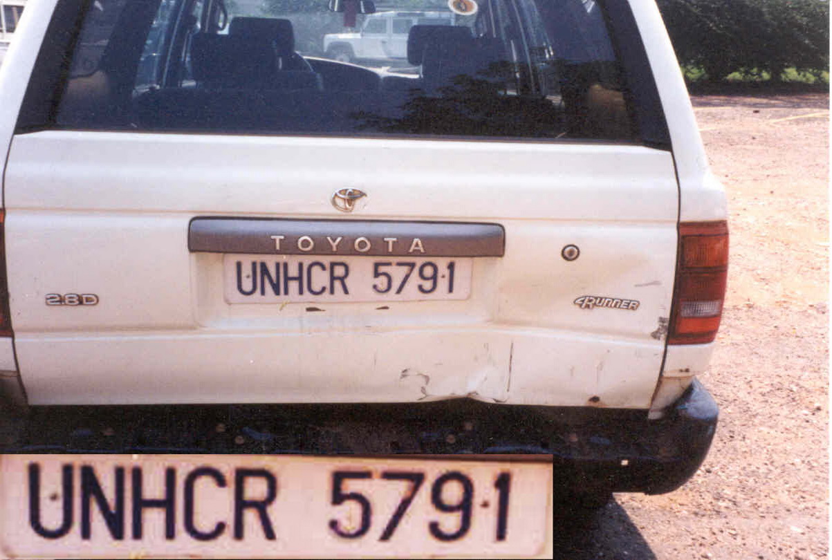 (EAU-cdio,UN_80s)_UNHCR_5791_comp_(b-w)_Toyota4wd-jbVB