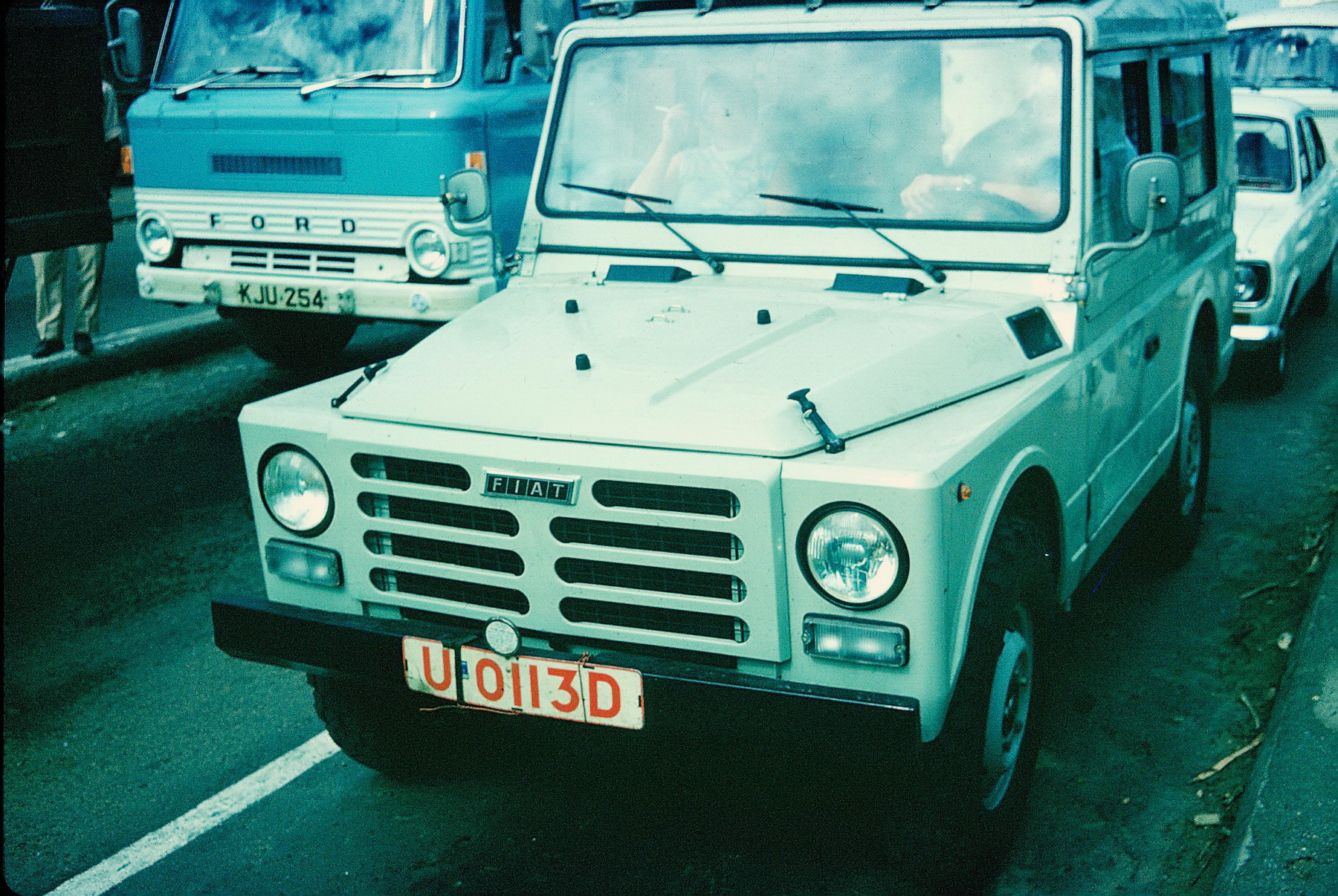 (EAU-dlr_75-99)-Hoima_U_0113_D_(r-w)_Fiat_jeep-EAKferry1976VB_