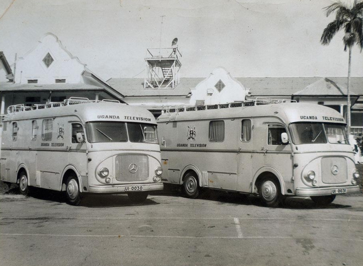 (EAU-gv_60s-MoInf-)_UI_0030_M-Bbroadcast_vans-HIPU,ABG