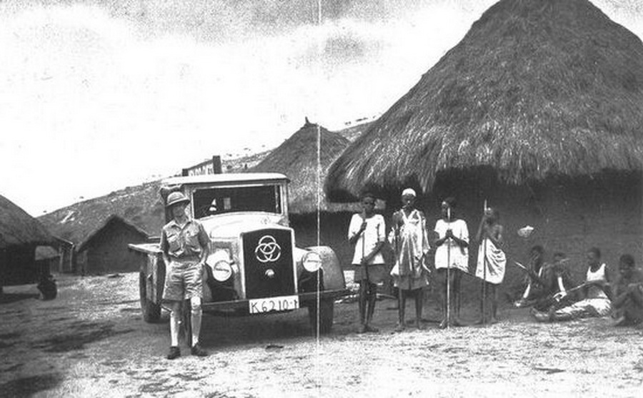 (EAU_14-40m,30s)-Kampala_(comv)_K_6210_1_(b-w)_re-reg_M-B_lorry-vbKS