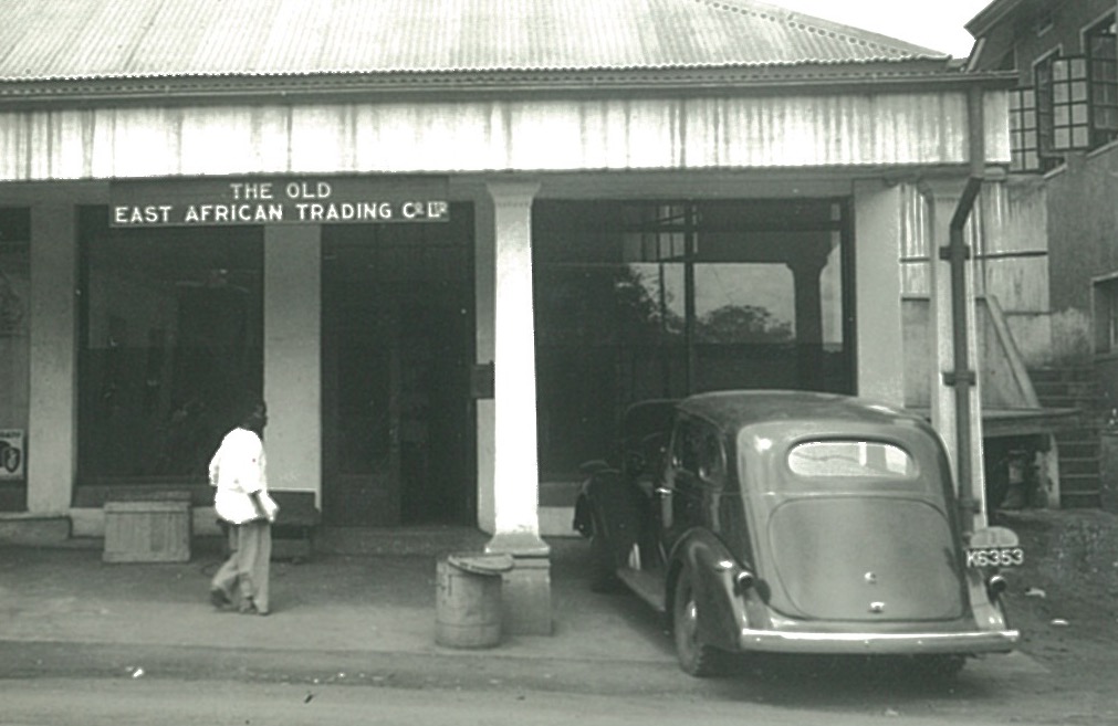 (EAU_14-42m,30s)-Kampala_K_6353_(U_oval)_UScar1-vbKS