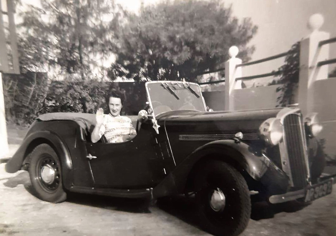 (GH_20s-95,40s_maybe)(WAC)-_AP_9092_(w-b)_Singer_Roadster__AP_not_issued-vbJH