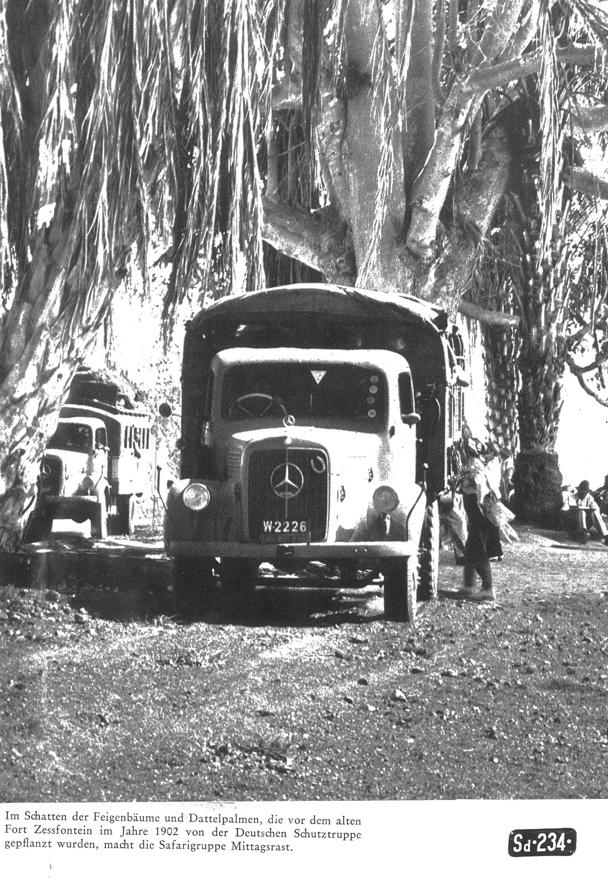(NAM_20s-68)(SWA)-Windhoek_W_2226_M-B_lorry-vbKS