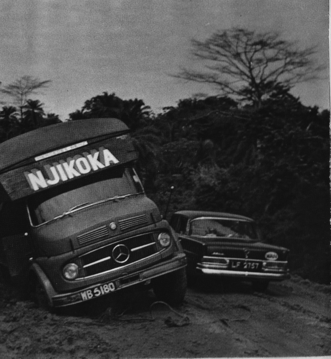 (NGR_07c-76)(WAN)-Benin_WB_5180_M-B_lorry-vbKS