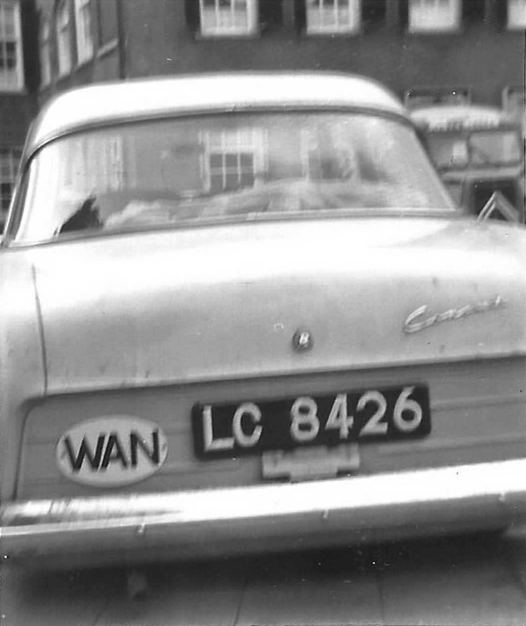 (NGR_50s-76)(WAN)-Lagos_LC_8426_(WAN_oval)_FordConsul2-vbKS