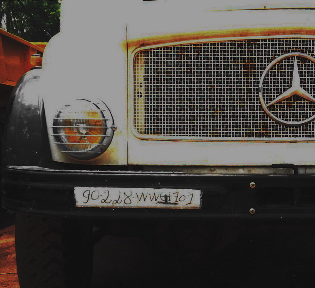 (RCI-prov-deliv_90)_90_228_WWCI_701_(b-w)_M-B_lorry-vbJL