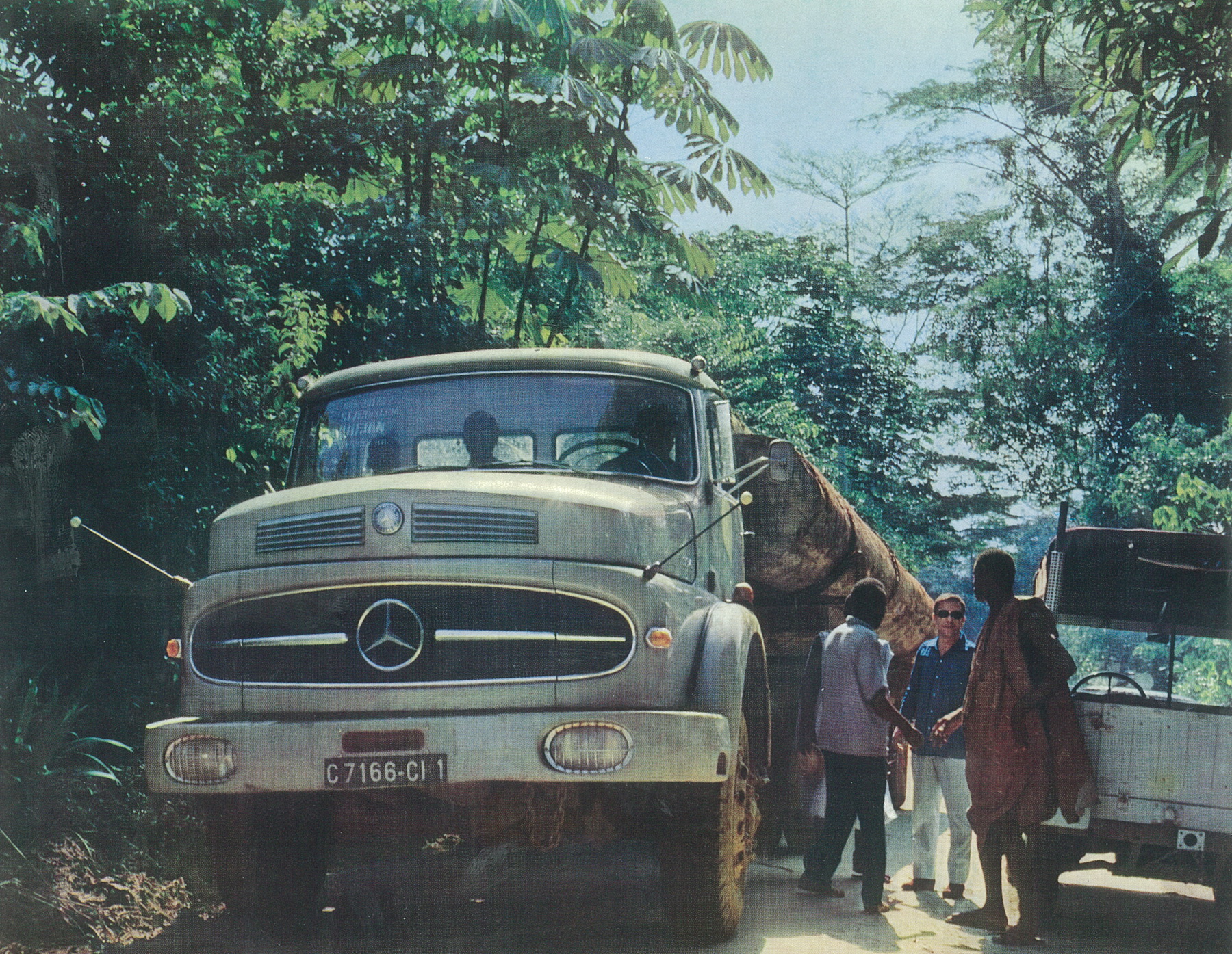 (RCI_64-76)(CI)-Abidjan_C_7166_CI_1_M-B_lorry-vbKS