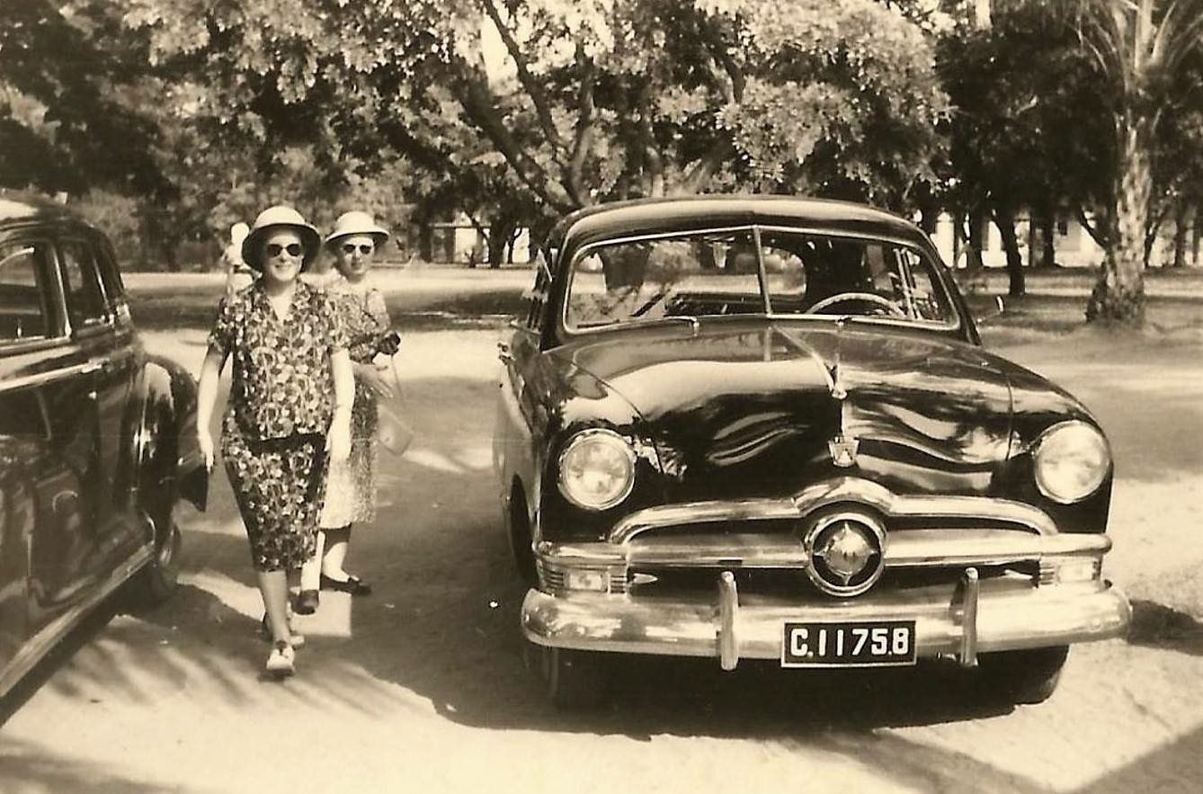 (DRC_30s-58)-Léopoldville(CB_50s)_C_11758_(l-d)_Ford_Breadbox_ponton-jecJMH