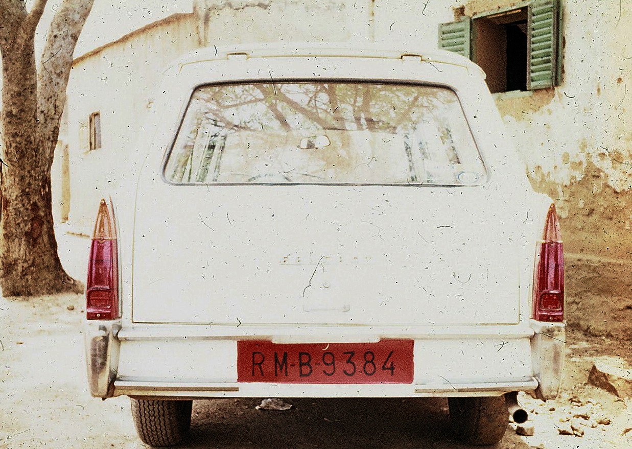 (RMM-gv_60c-76)_RMB_9384_(r-r)_Peu-404-Bamako1973VB