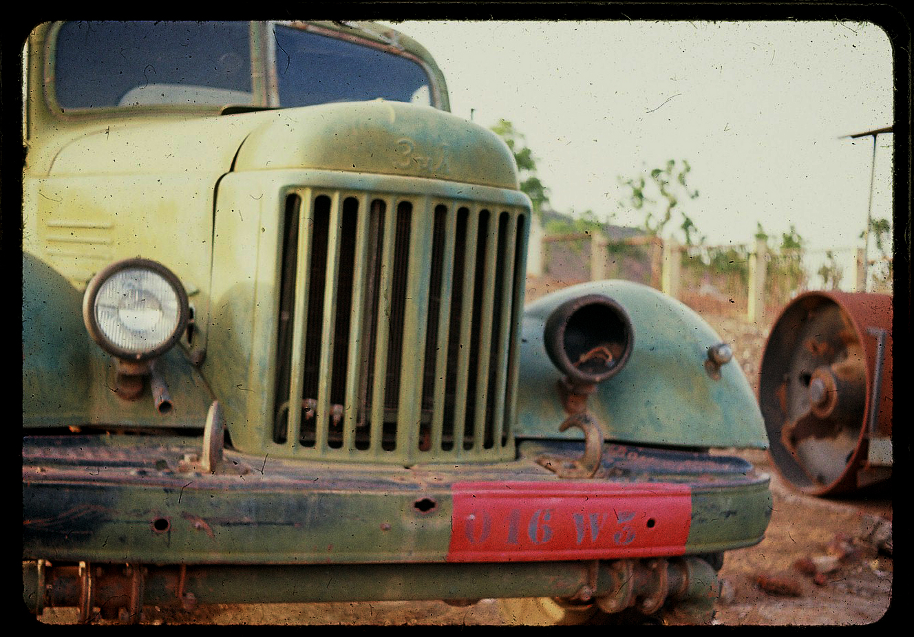(RMM-prov_60s)(AEF)_016_W_3_(b-r)_Zil_lorry-Bamako1973VB