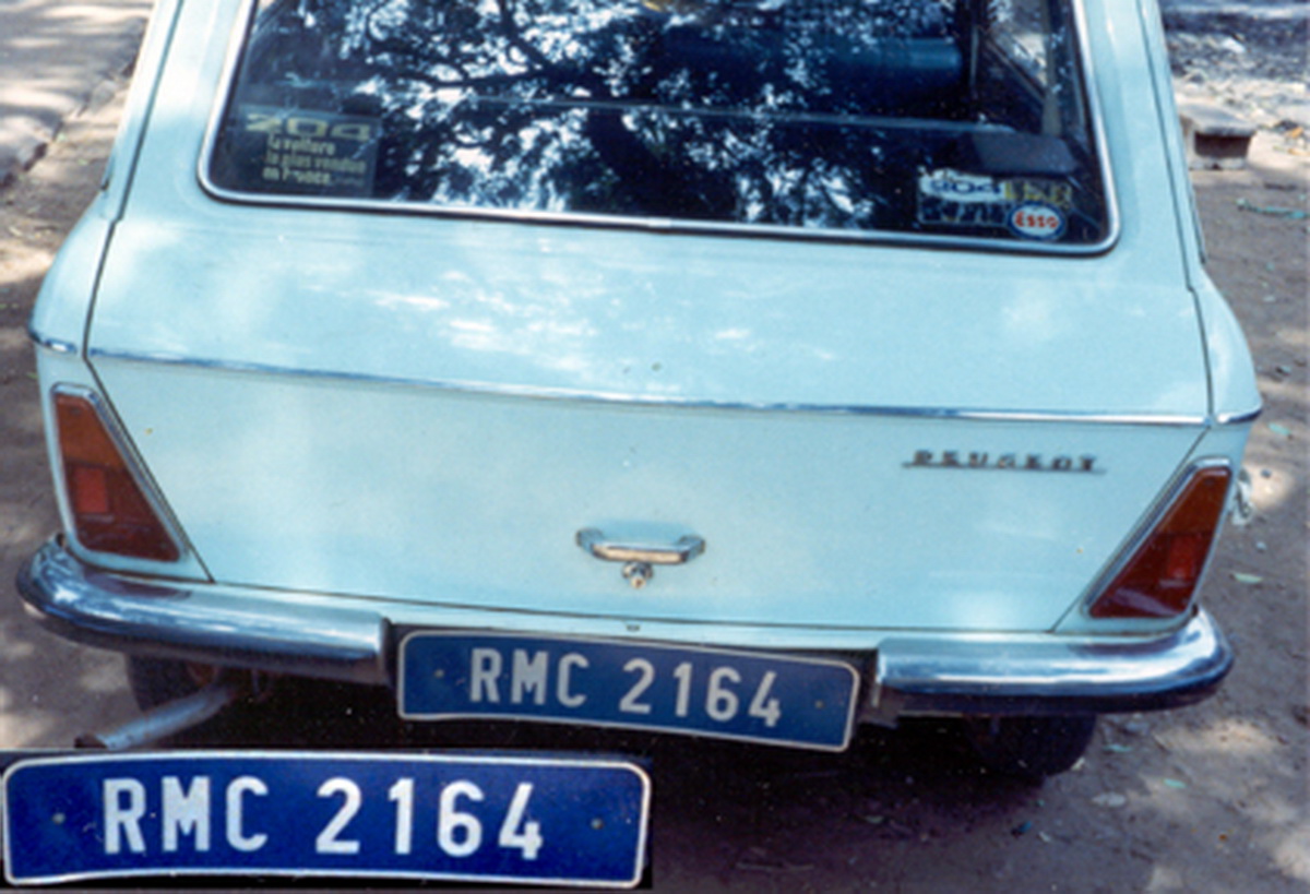 (RMM_60c-76)_RMC_2164_(s-bl)_comp_Peu-204-1973VB