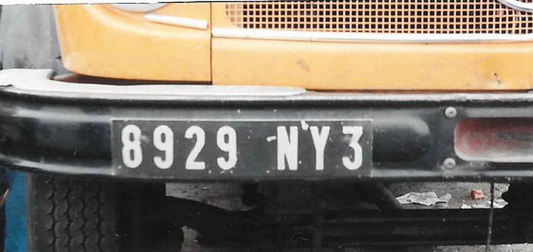 (RN_91-93c)-Dosso_8929-NY_3_(s-b)_M-B_lorry-vbJL