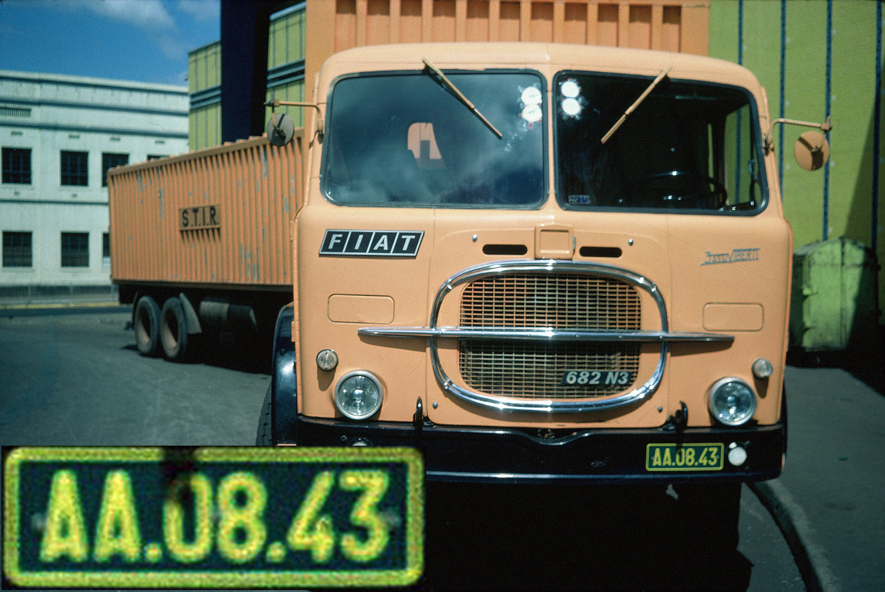(RWA_70s-95)-Kigali_AA-08-43_(y-g)_comp_Fiat_lorry-Nairobi1976VB