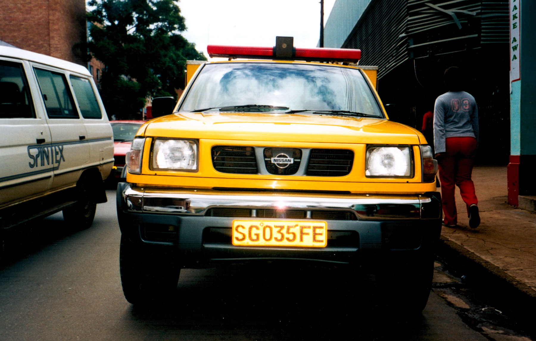 (SD-gv_88-10-fire)_SG_053_FE_Nissan_ute-2004VB