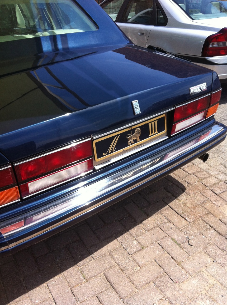 (SD-rh)_King_Mswati_III_r__R-R_Silver_Spur-Nip