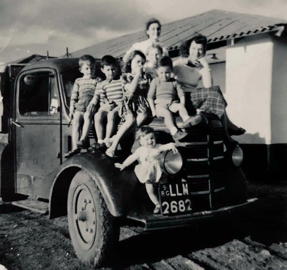 (ZW-gv_28-70,50s)(lorry,light-medium)_SRG_LLM_2682_(w-b)_Bedford_lorry-mrwebVB