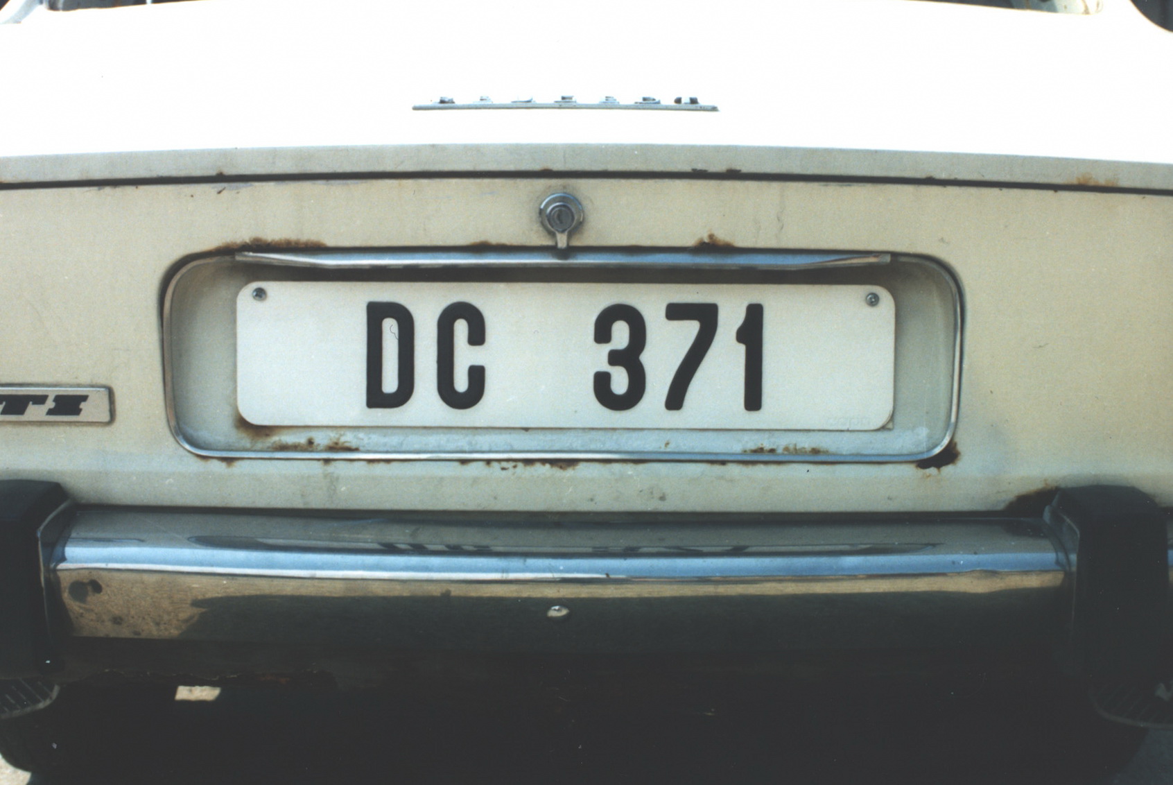 (ZW-gv_66c-83)(Dist-Commissioner_maybe)_DC_371_(b-w)_Kariba2004VB