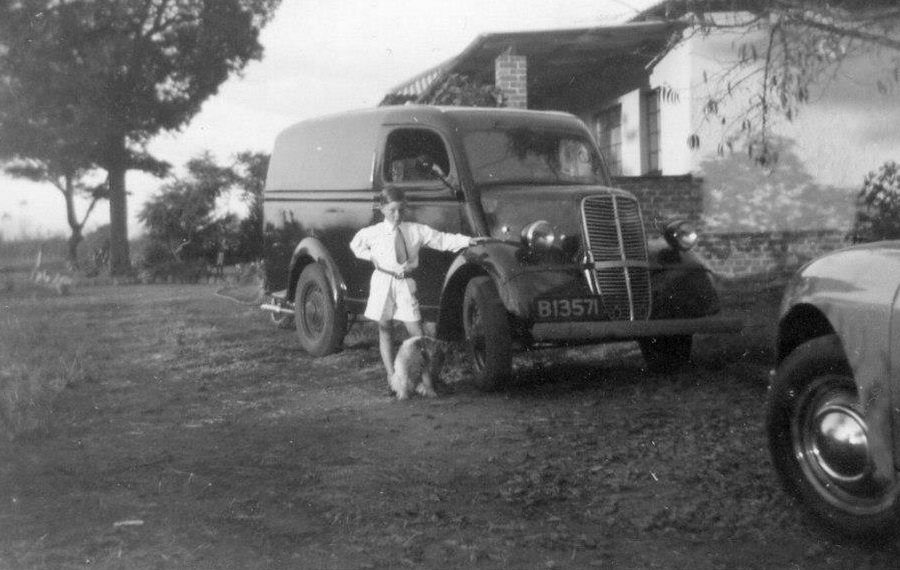 (ZW_28-59)(SR)-Bulawayo_B_13571_Fordson_van-webVB