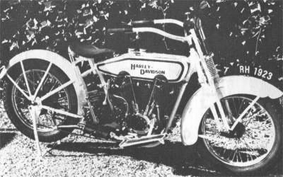 (ZW_59-71)(RSR)-HartleyGatooma_RH_1923_Harley-D_mc-anonVB