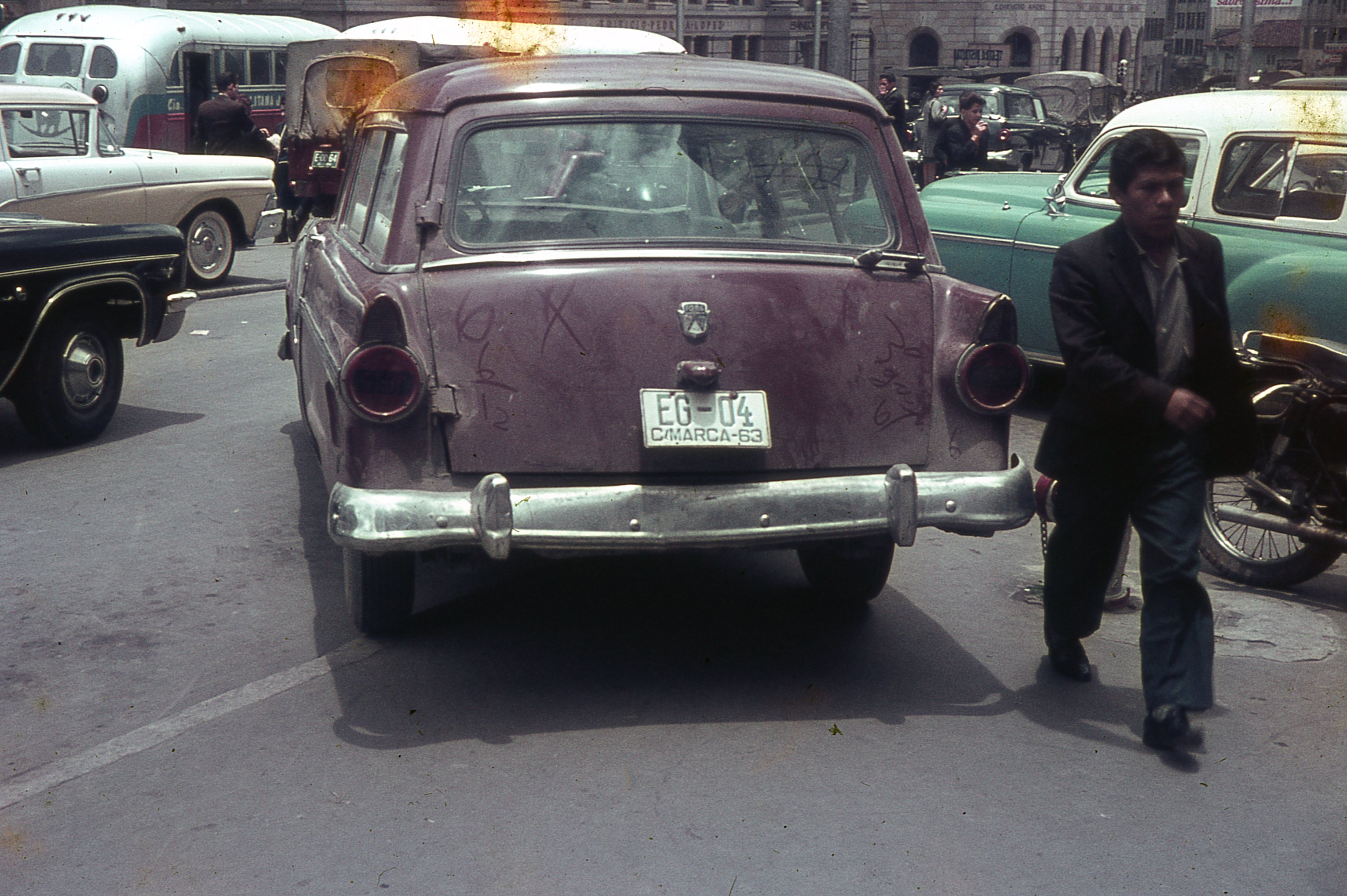 (CO_61-63,63)-Cundinamarca_EG-04_63_(b-g)_US_Ford-BL