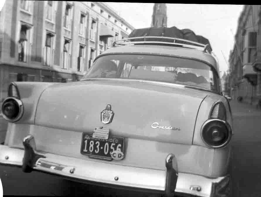 (ROU-cd_60s)-Montevideo_183-056_r_(w-b)_CD_oval_US_Ford