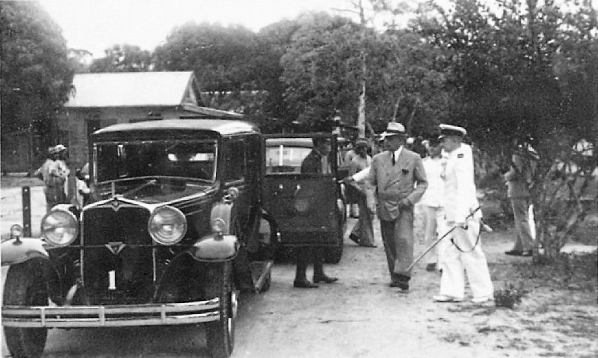 (SME_10c-54)_1_Minister_Welter_visits_Surinam_June_1941PL