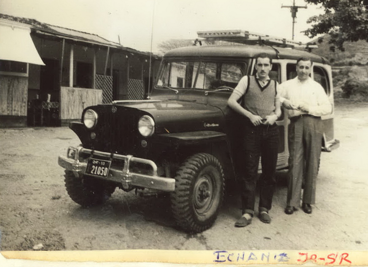 (YV_50s)-Caracas_DF_21050_(l-d)_Jeep_Wagoneer-vbYV187KS