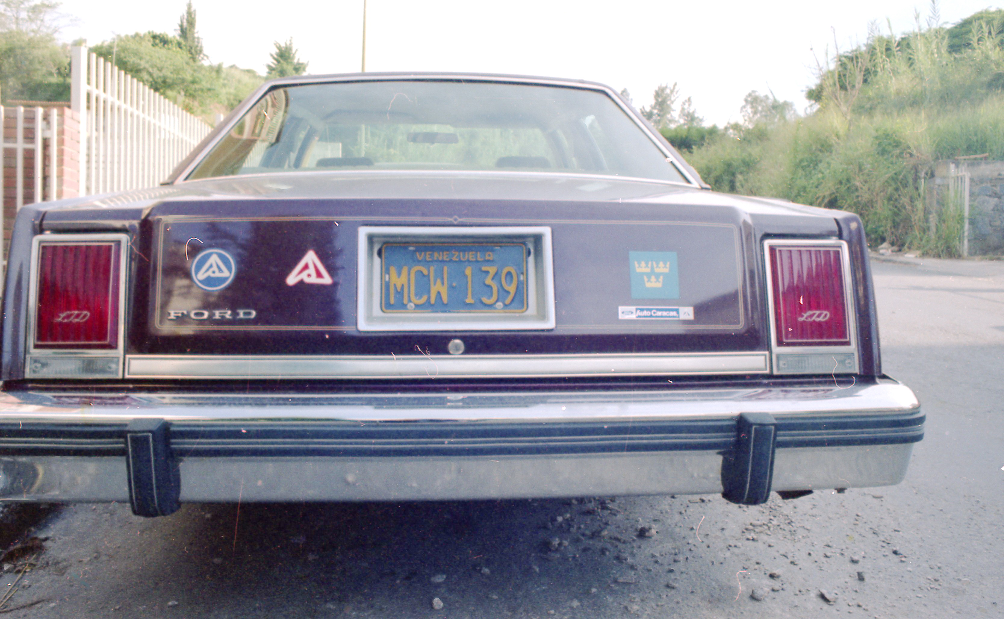 (YV_78-81)_MCW_139_(y-bl)_FordLTD-BL