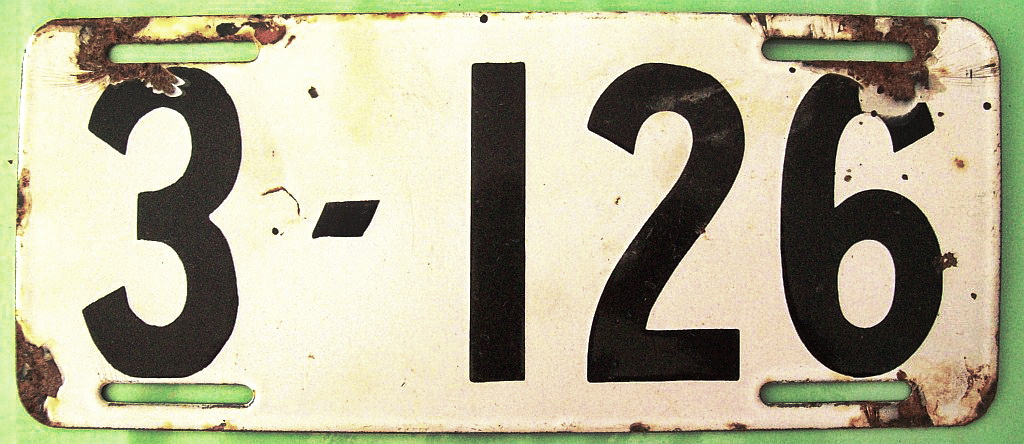 (AUS-WA_psv-txi_45-54,50s)-Perth_city_3-126_(b-w)_plate_Holden_JC