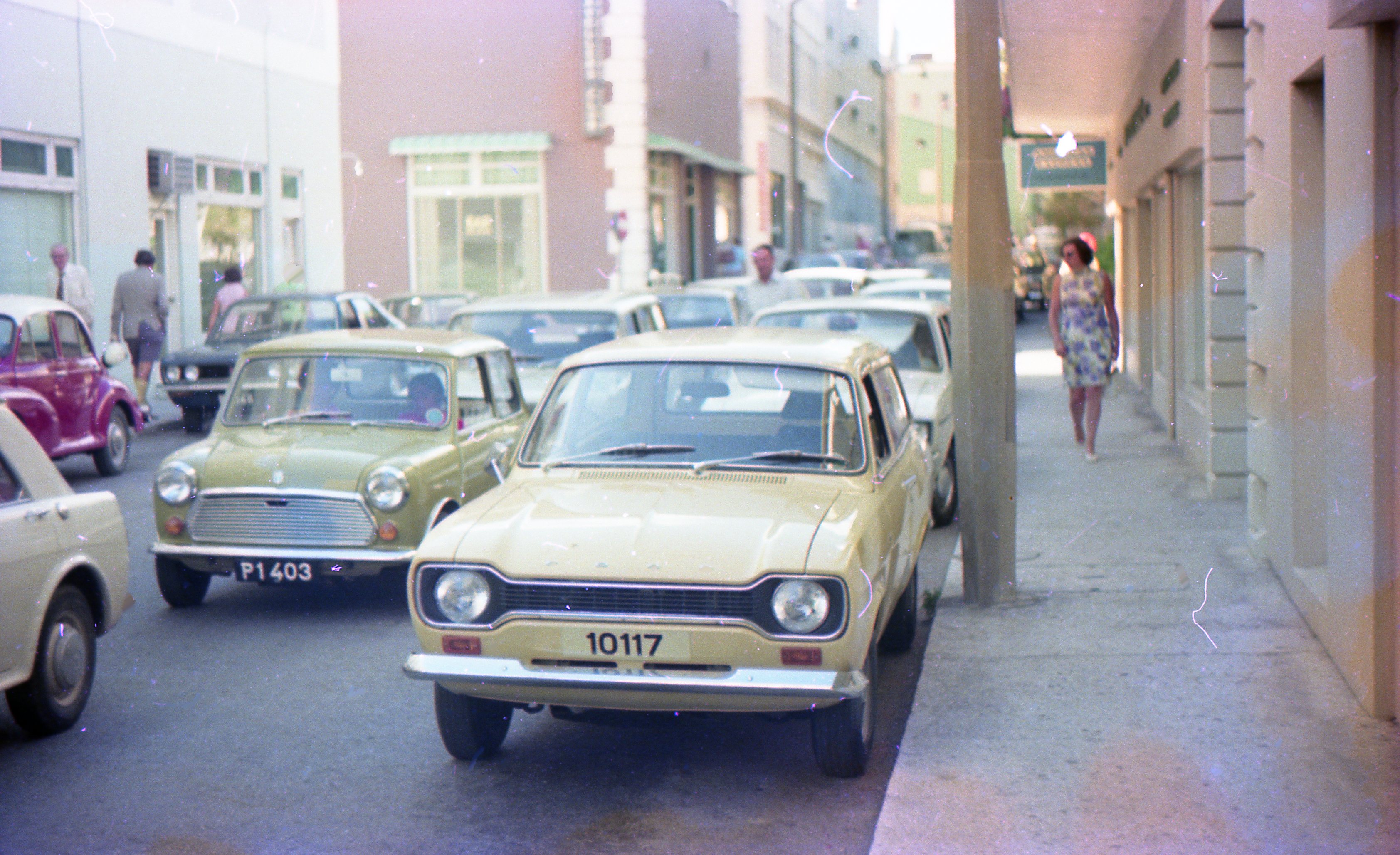 (Bermuda_75~)_10117_(b-w)_FordEscort-1974BL