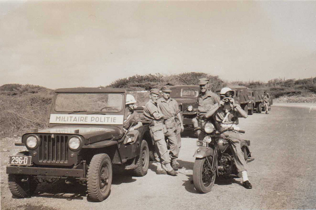 (NA-gv_CU_55)_296-D_(w-b)_Jeep_+_D-70_mc-PL