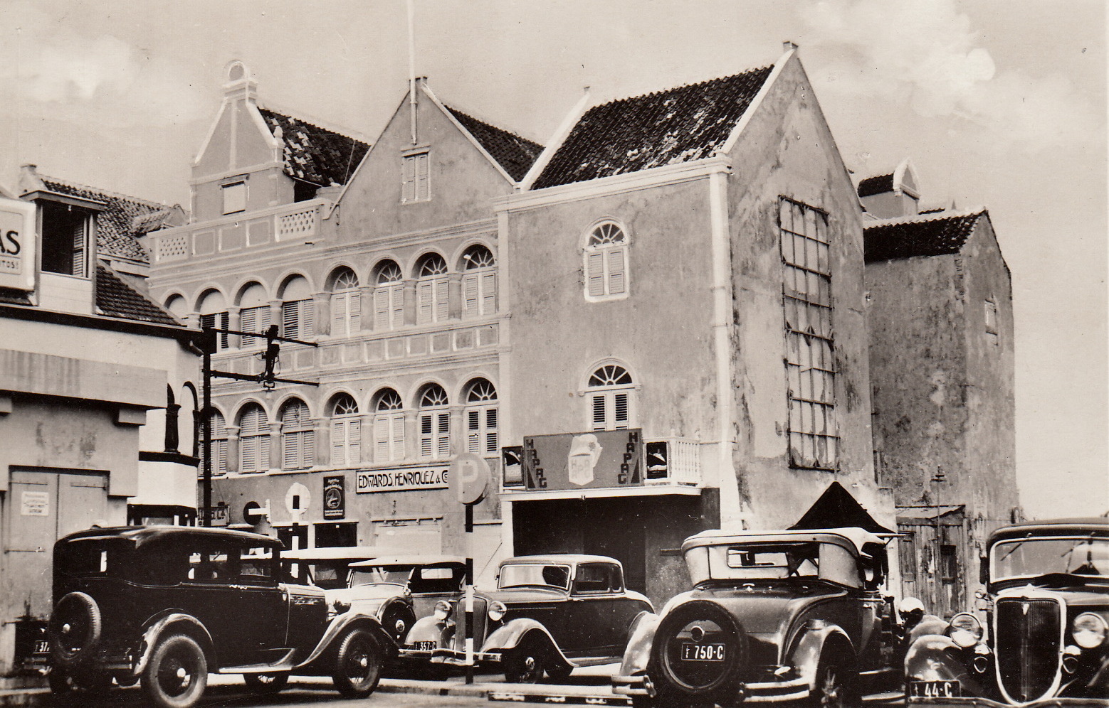 (NA_Curacao_36c)_44-C+750-C_Carpark_postcardCU-weebly-com-PL