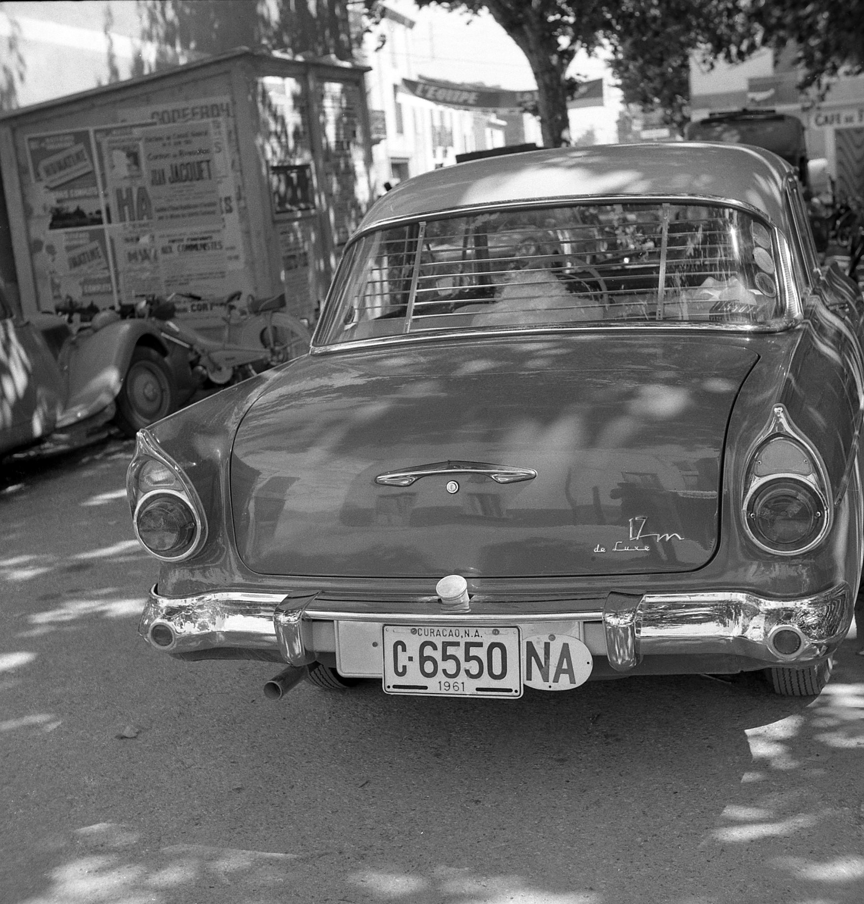 (NA_Curacao_61)_C-6550_(w-b)_NA_oval_Taunus_17M-BL