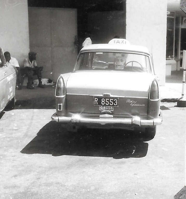 (JA_60s-73)-Kingston_R_8553_(+C9898_taxi)_Riley_468-jfRK