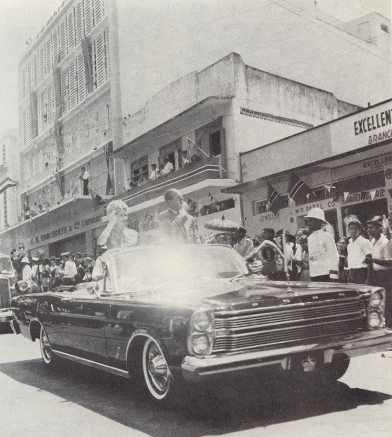 (TT_gv_66_TD)(gv_parade_car)_CROWN_66_Royal_tour_USFord-abgCaribbeanPhotoArchive