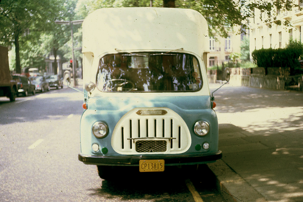 (USVI_68-74)-Croix(spv)_CP_13815_f_Morris_J2_caravan-London1969VB