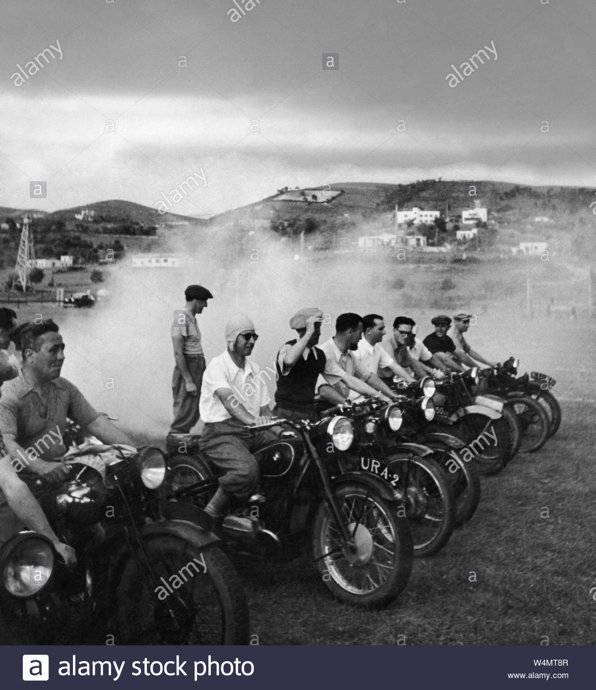 (AL_30s)-Berat,Ura_Vajgurore_URA-2_(w-b)_BMW_mc-MarcelloT1940-W4MT8R