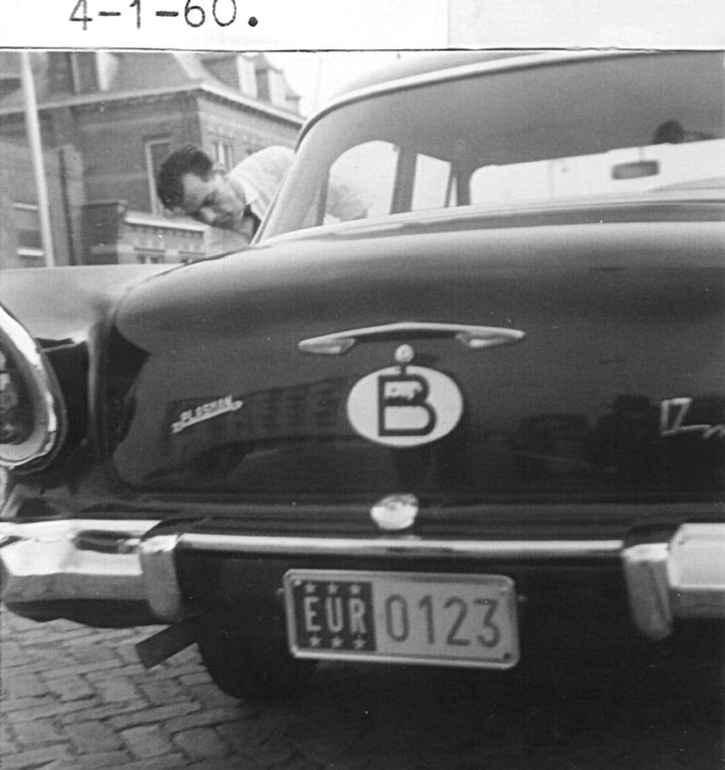 (B-Eur_off_60-75)_EUR_0123_(w-bl,r-w)_Ford_17M-vbB40KS