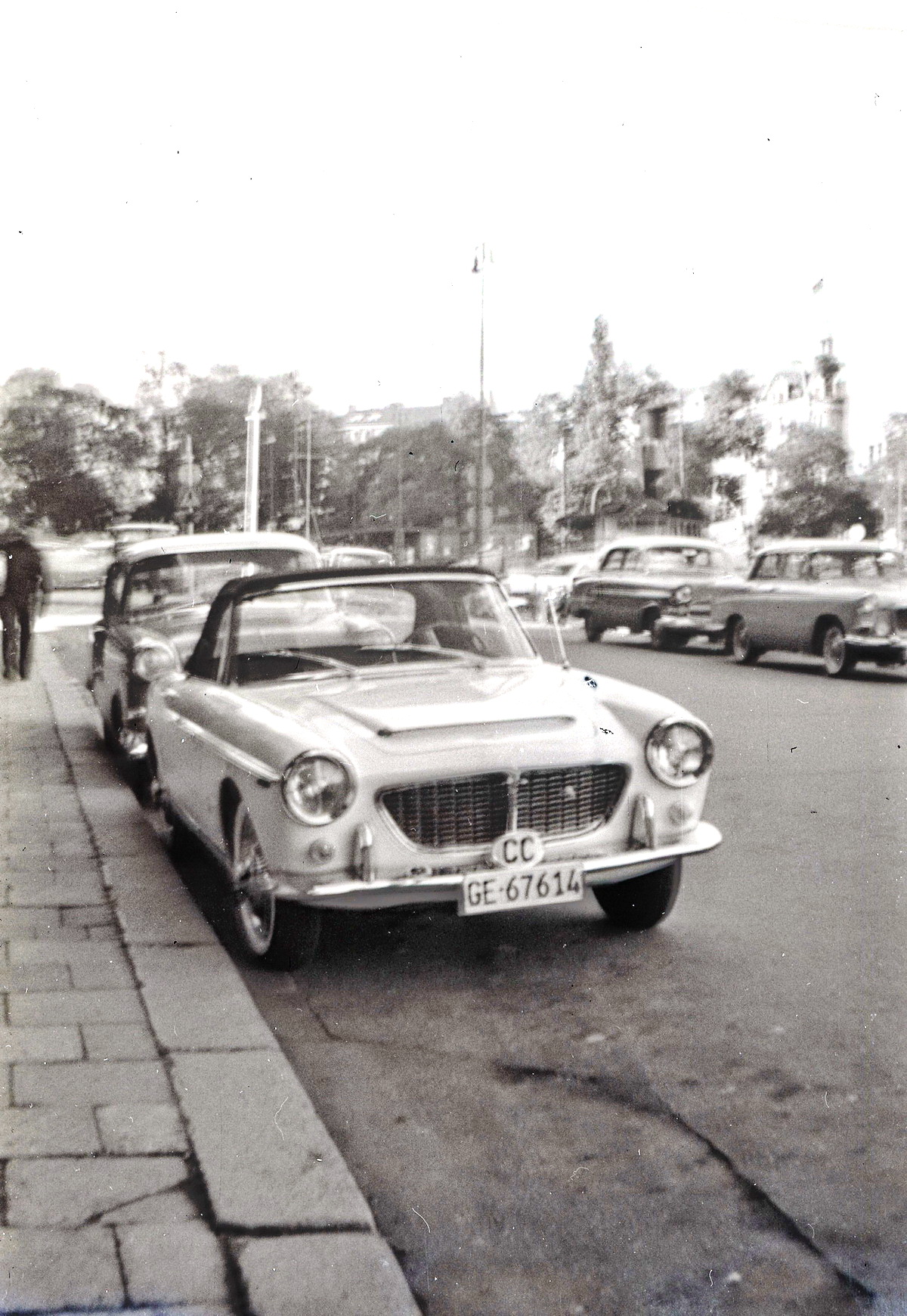 (CH-cc_32-73)-Geneva_GE_67614_(b-w)_CC_oval__FiatSport-BL