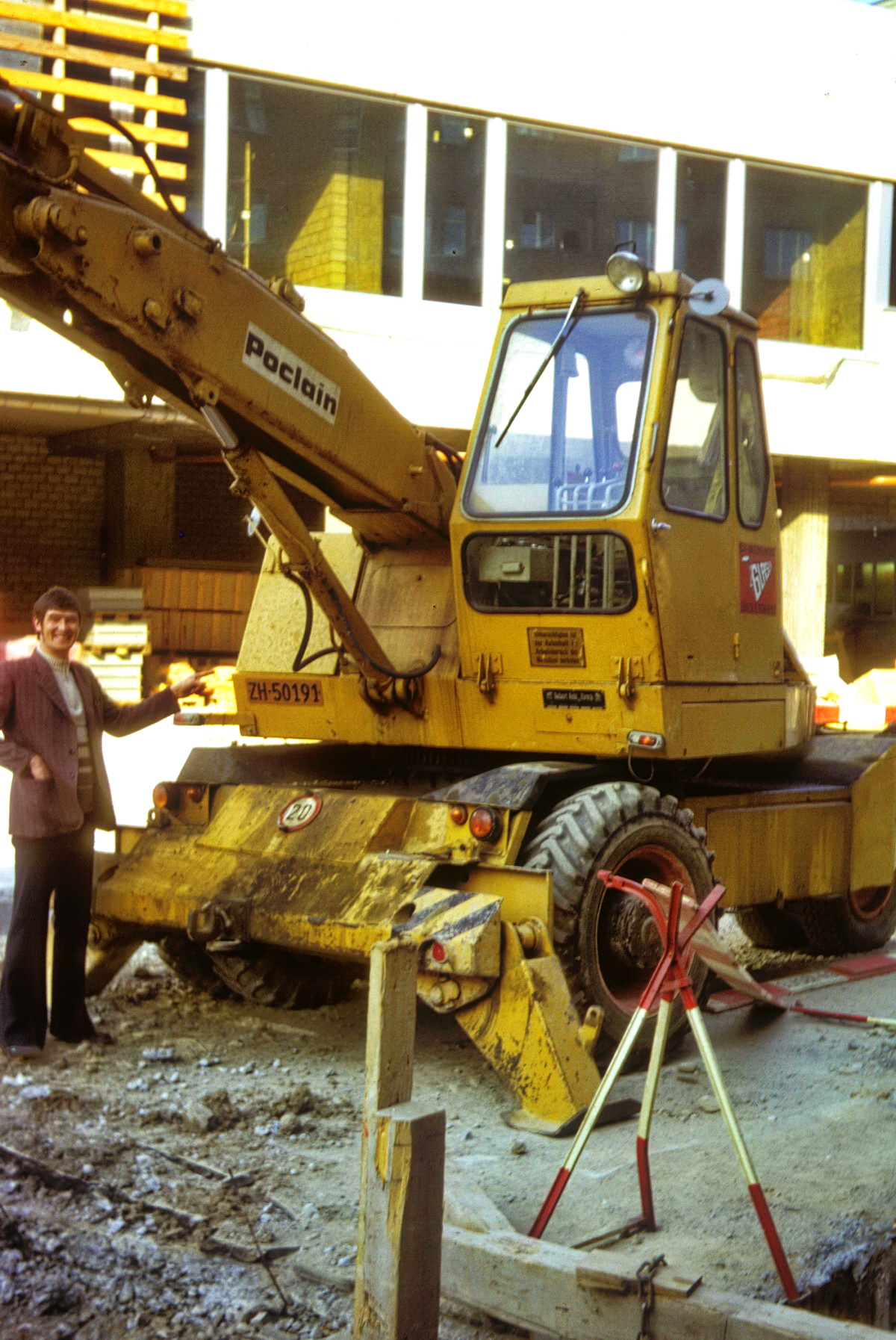 (CH-plant_60~,74)-Zürich_ZH_50191_f_(b-br)_road_digger-ZH1974TG