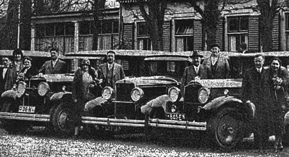 (CH_14-25)-Zürich_845_E_(w-b)_+_36-N(b-w)_taxicars-EvbCH348