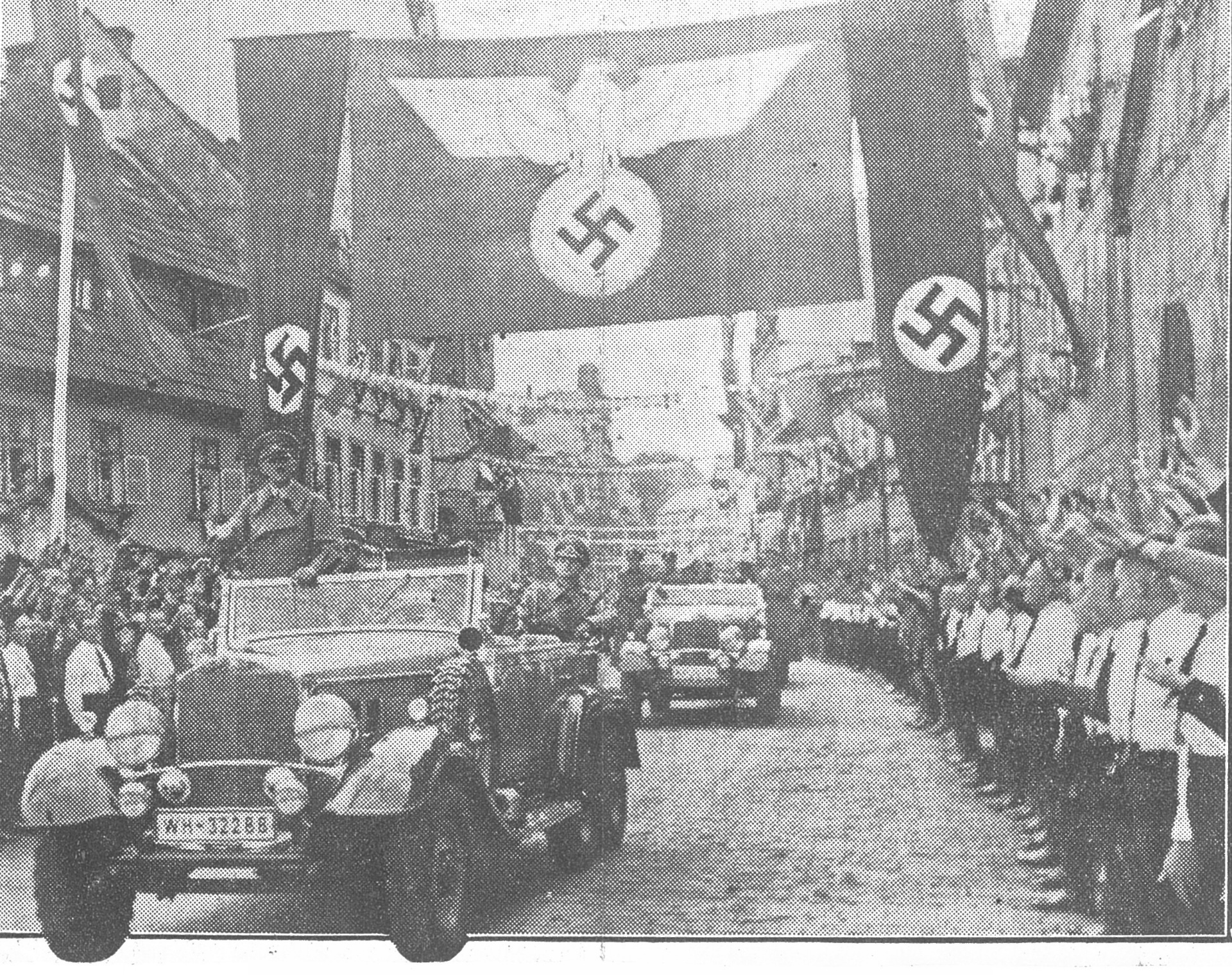 (D-mil,army_35-45)-Berlin_WH_32288_M-B_staff_car-vbKS